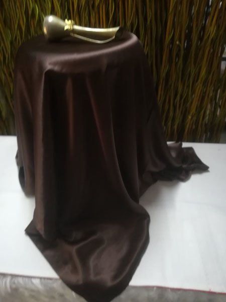 Kahverengi Saten Masa Örtüsü