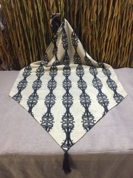 Özel Tasarım Bej Rengi Siyah Desenli Ranner