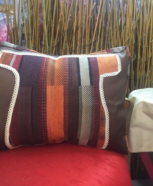 Özel Dokuma Kumaştan Dekoratif Yastık