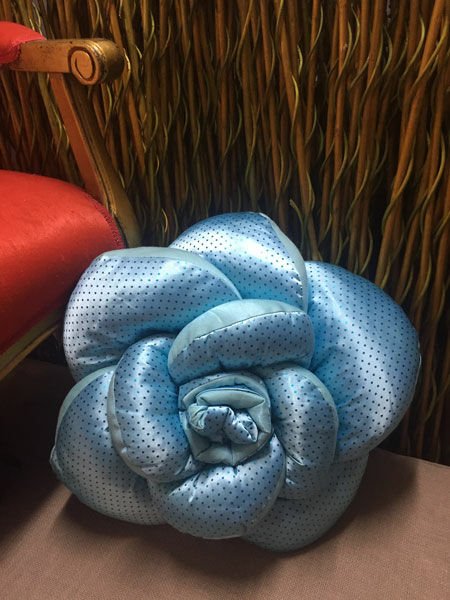 İpek Kumaştan Mavi  Gül Dekoratif Yastık