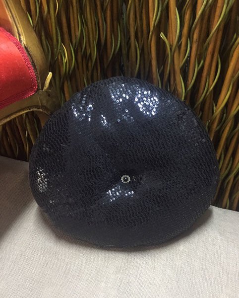 Pullu Siyah Kumaştan Yuvarlak Dekoratif Yastık