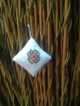 Etamin Üzerine El İşi Dekoratif Nakış Lavanta Kesesi 1 Adet